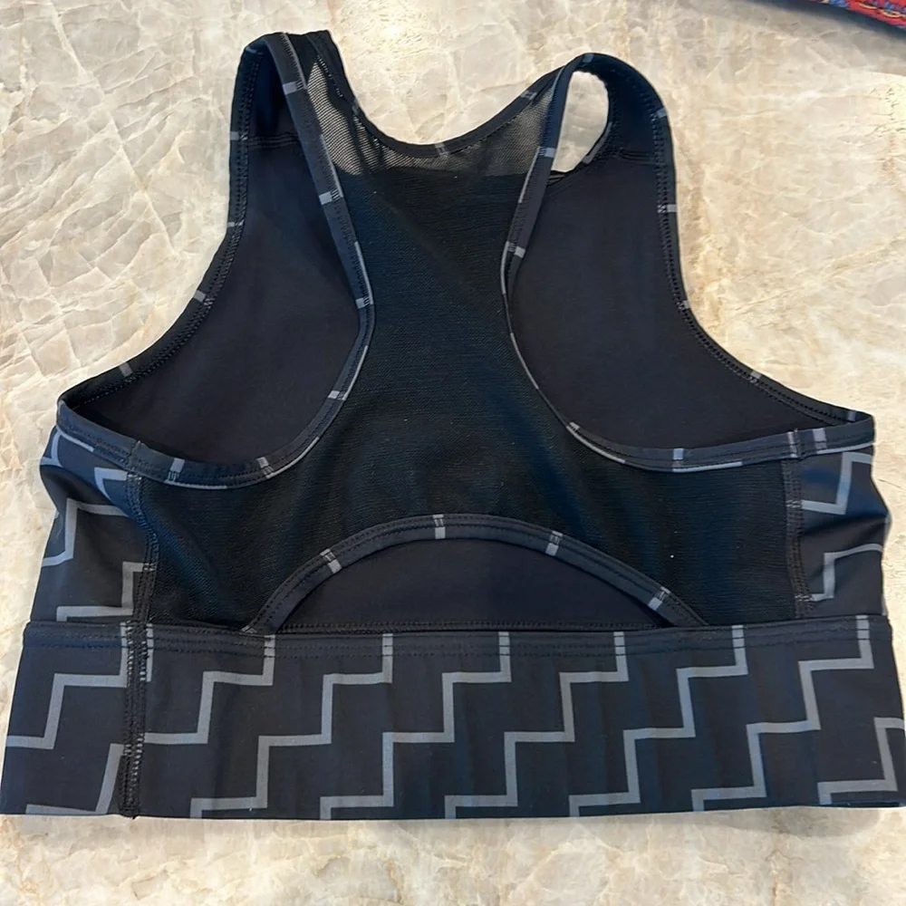 Nike Swoosh Bra Medium Support Gray Black Athleisure